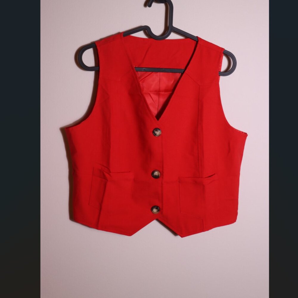 Red Y2K Button Front V Cut Vest Women’s Medium